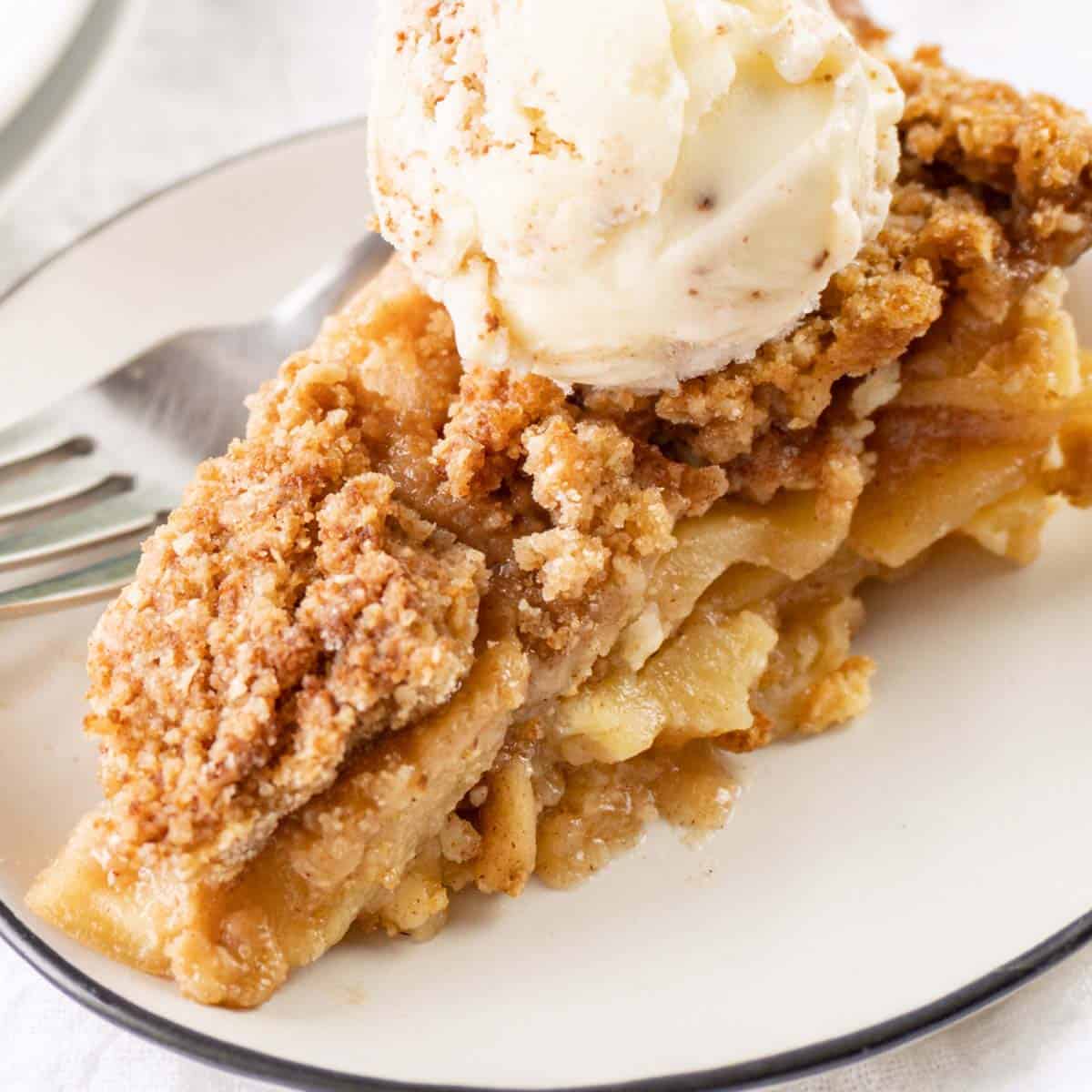 Apple Pie with Crumble Topping